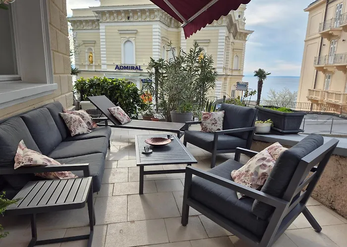 Superior Seaview Apartment