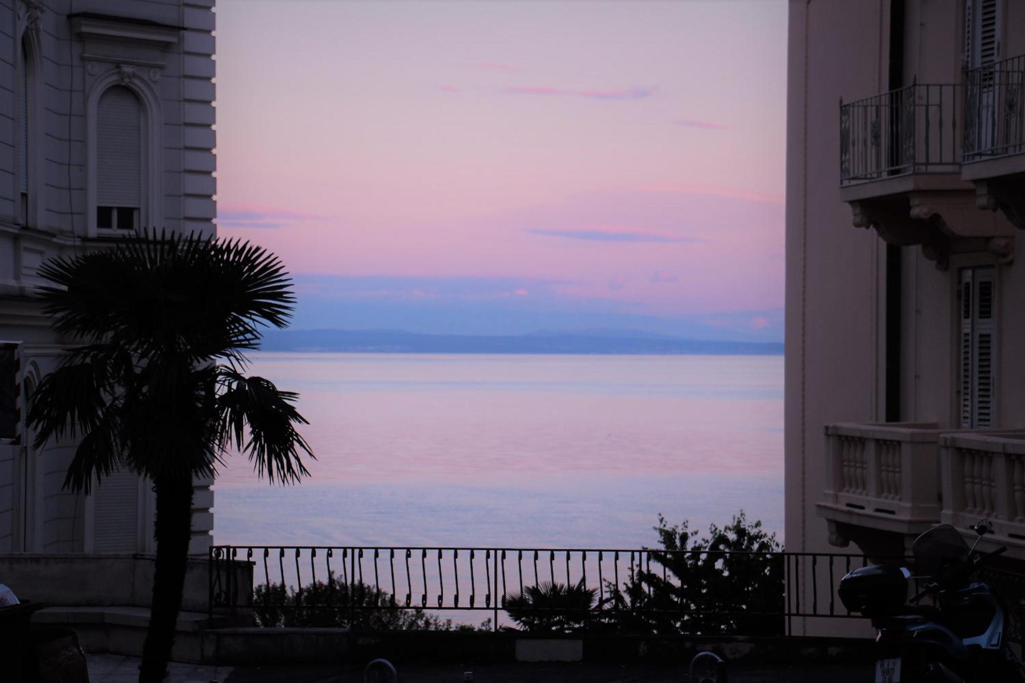 Superior Seaview *