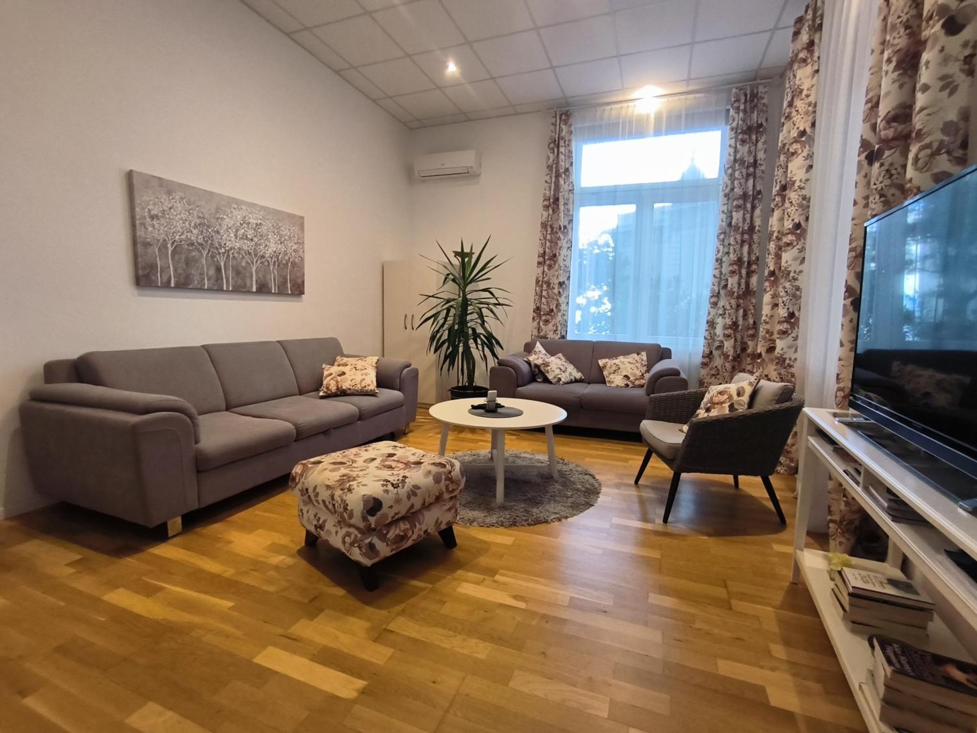 Superior Seaview Apartma