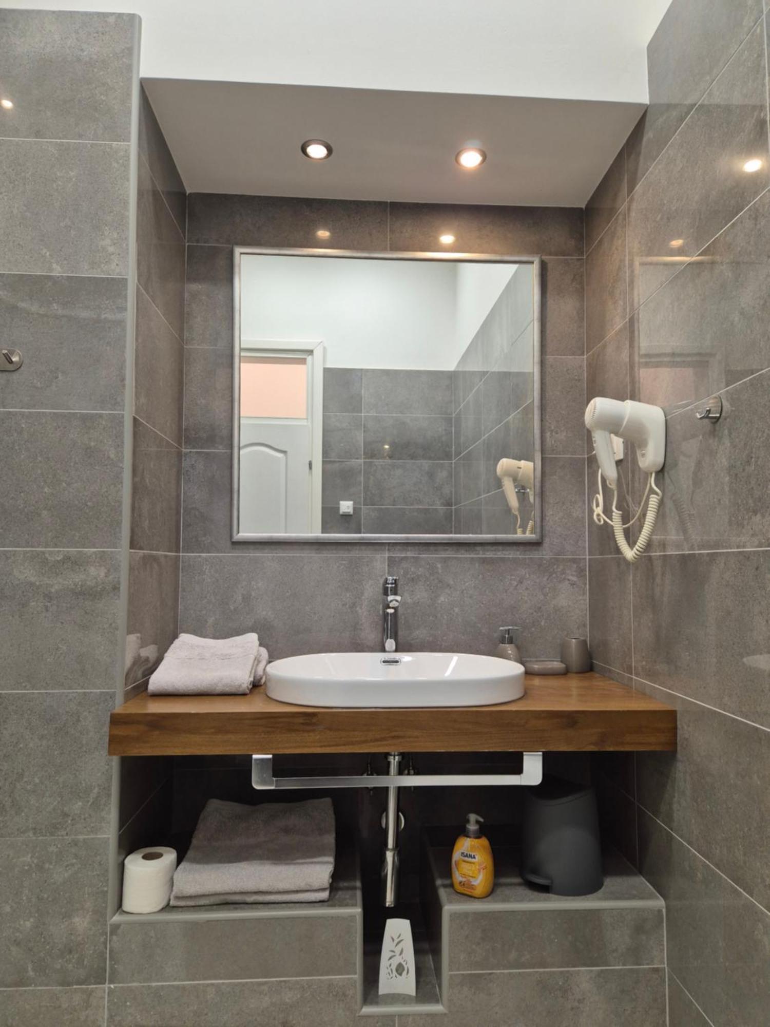 Superior Seaview Apartma