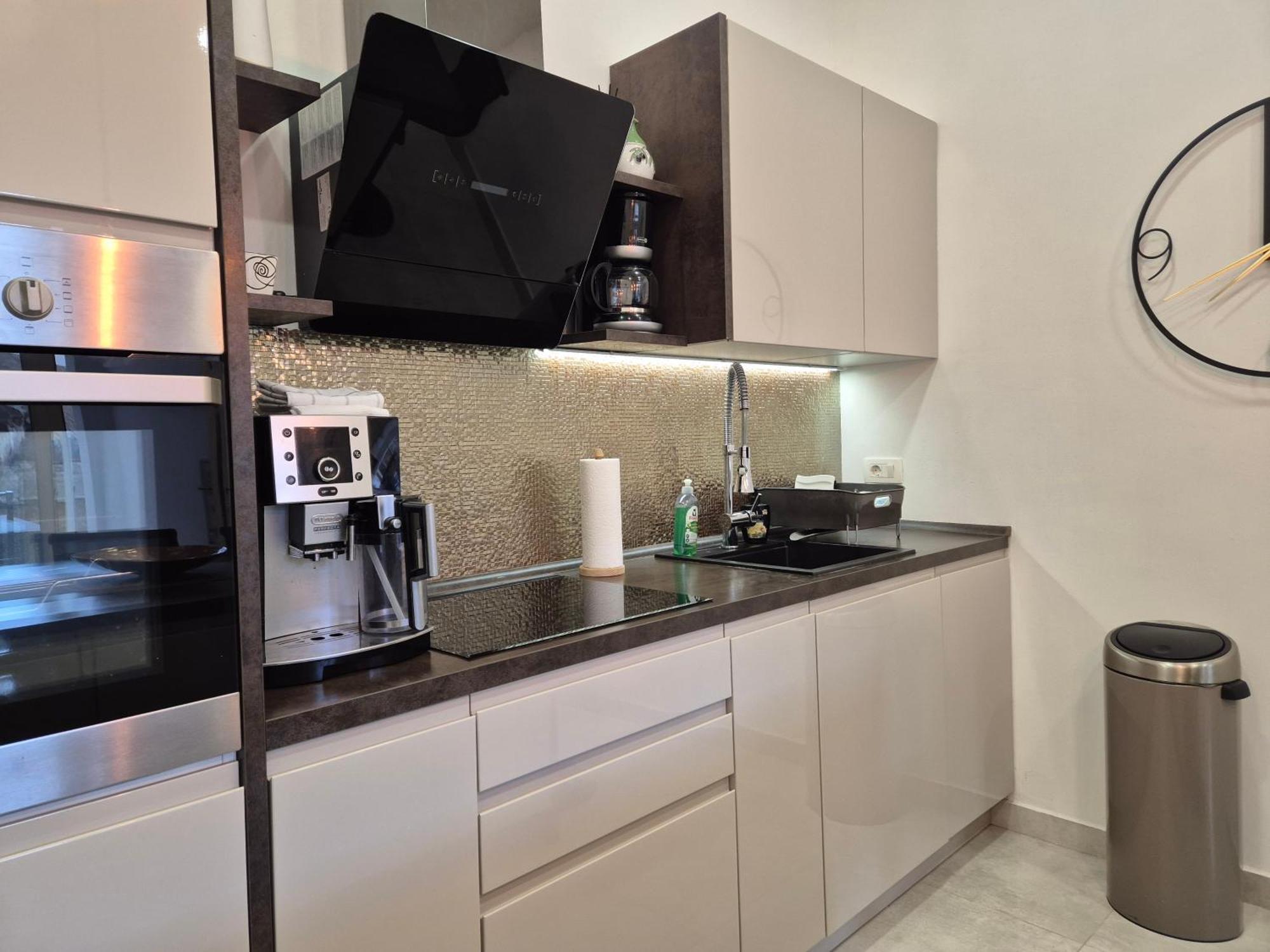 Superior Seaview Apartma