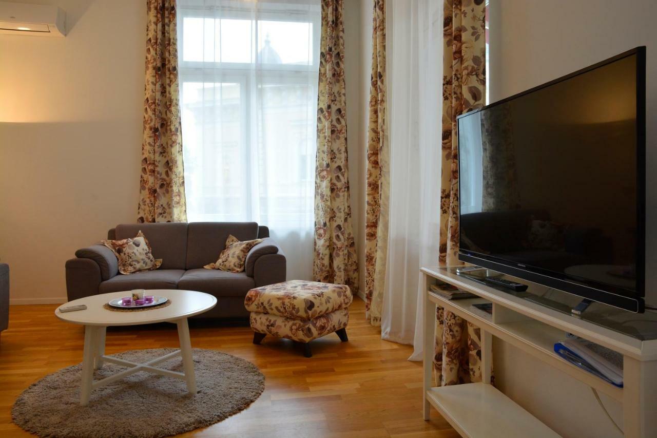 Superior Seaview Apartma